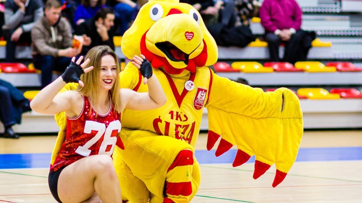 2019-01-13 Glow Cheerleaders