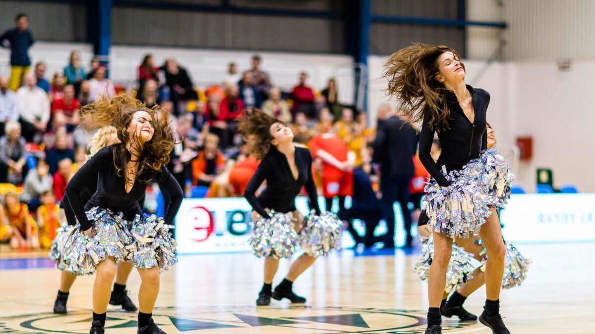 2019-02-16 Glow Cheerleaders