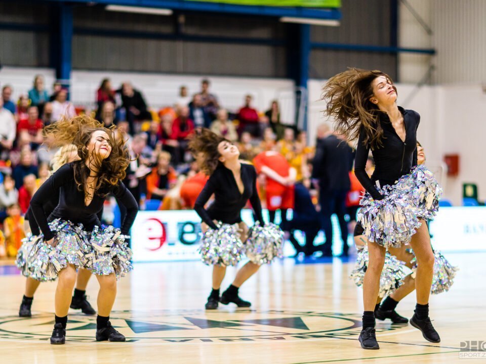 2019-02-16 Glow Cheerleaders