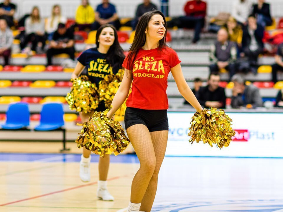 2019-02-27 Glow Cheerleaders