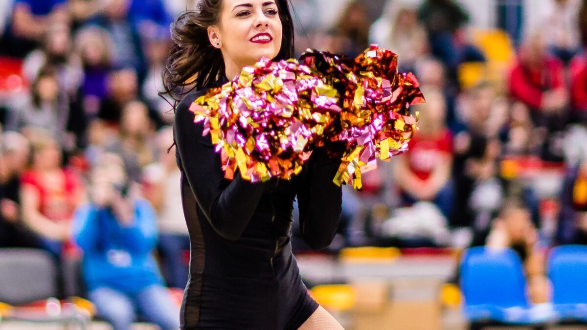 2019-03-16 Glow Cheerleaders