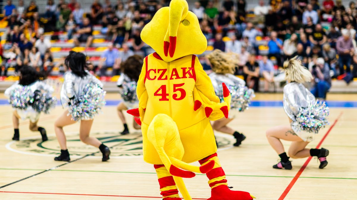 2019-04-07 Glow Cheerleaders