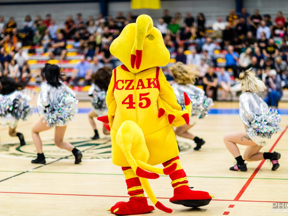 2019-04-07 Glow Cheerleaders