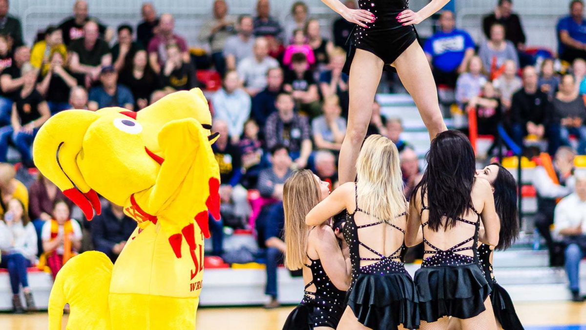 2019-04-14 Glow Cheerleaders and Czak