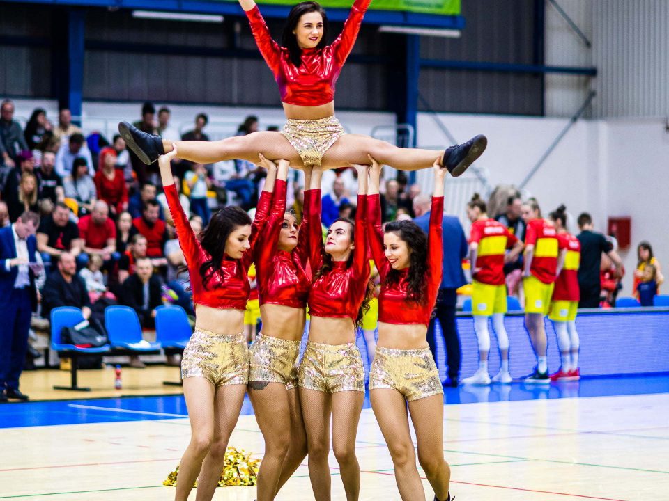 2020-01-26 Glow Cheerleaders