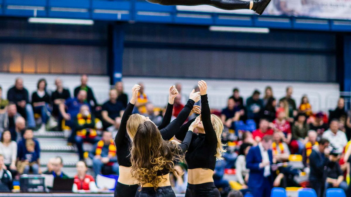 2020-02-16 Glow Cheerleaders and Czak#45