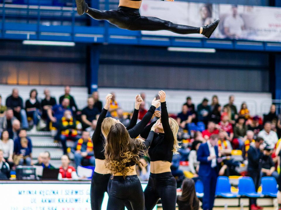 2020-02-16 Glow Cheerleaders and Czak#45