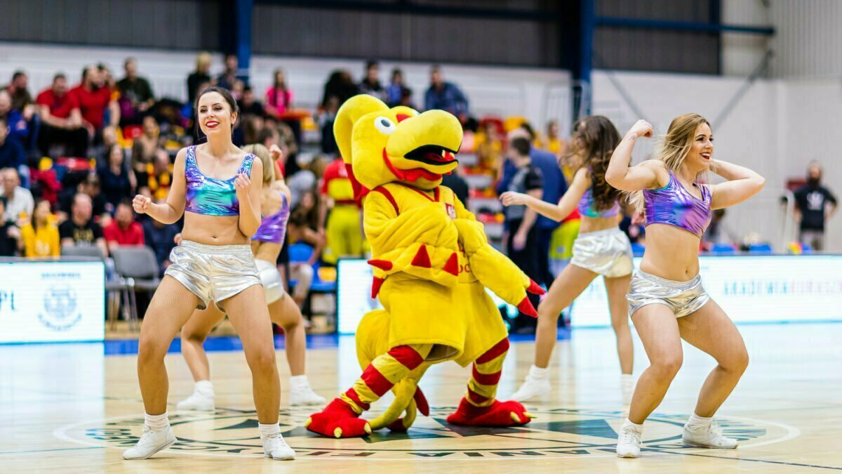 2020-03-08 Glow Cheerleaders